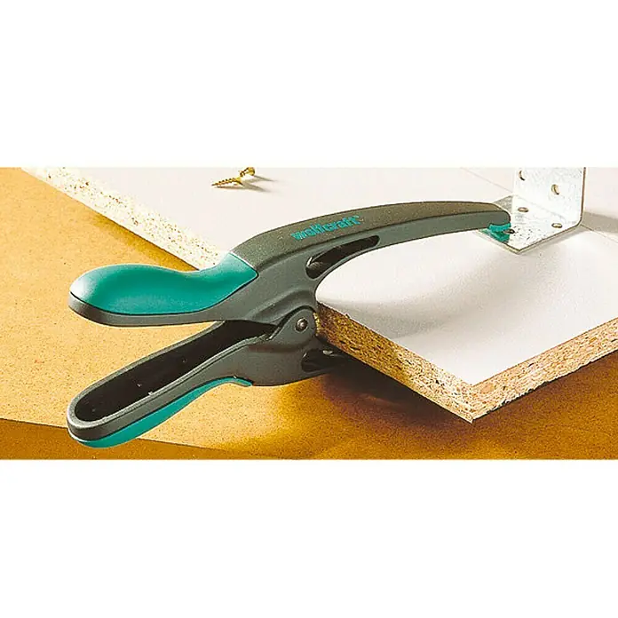 Wolfcraft Šiljasta opružna stezaljka MT 70 - Raspon: 70 mm, Materijal učvršćivanja: Plastika - Proizvod u upotrebi