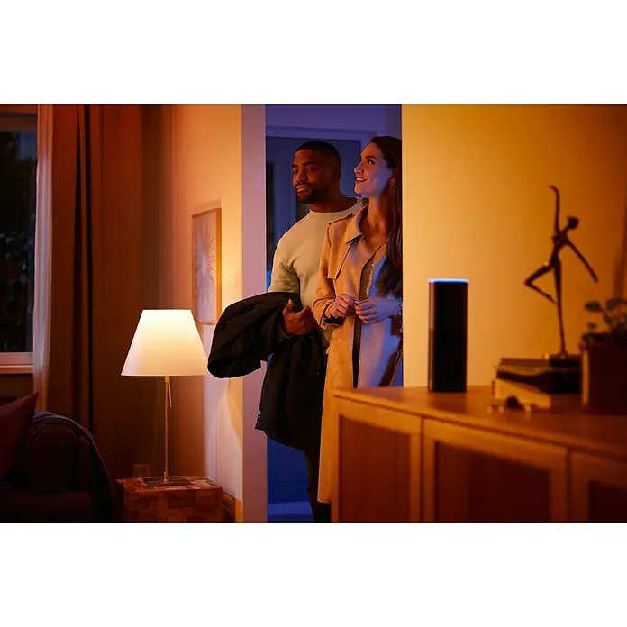 Philips Hue Pack bombillas LED con mando a distancia - E27, 8,5 W, Temperatura de color ajustable, Intensidad regulable - Producto en uso