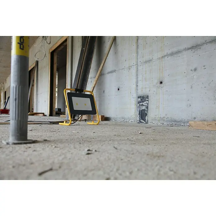 Profi Depot Mobiler LED-Strahler - 100 W, Gelb/Schwarz, L x B x H: 40,5 x 44,4 x 22,3 cm, IP65 - Vorderansicht