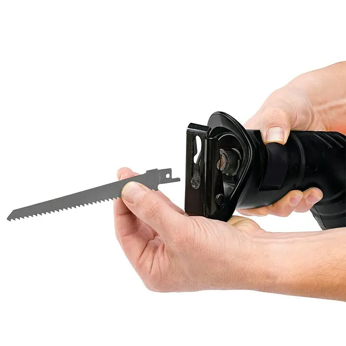 Toolson Sierra de sable PRO-US 650 - 650 W, Longitud de carrera: 20 mm - Producto en uso