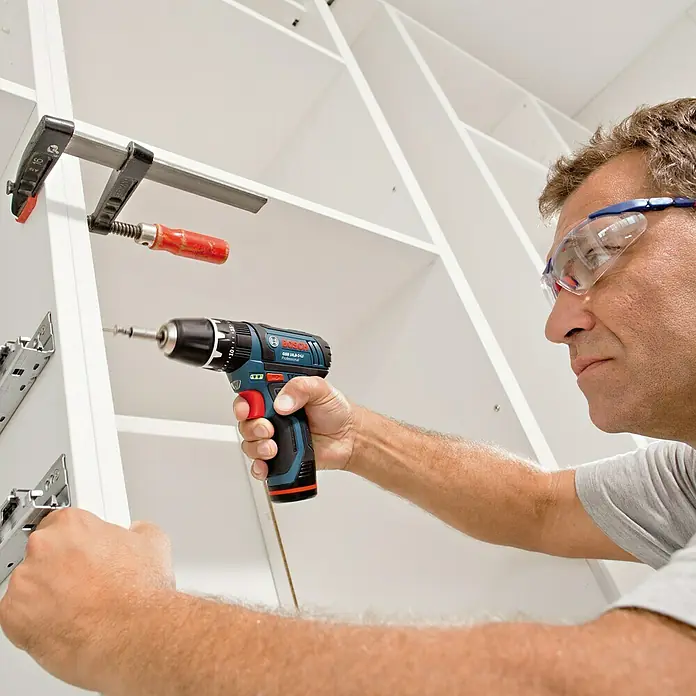Bosch Professional Akku-Schlagbohrschrauber GSB 12V-15 - 12 V, Ohne Akku, Leerlaufdrehzahl: 0 U/min - 1.300 U/min - Anwendungsbeispiel