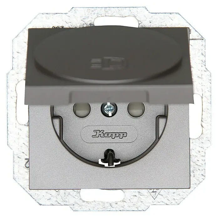Voltomat Verona Steckdose mit Deckel - Silber, 1-fach, Kunststoff, Unterputz, IP20 - Vorderansicht