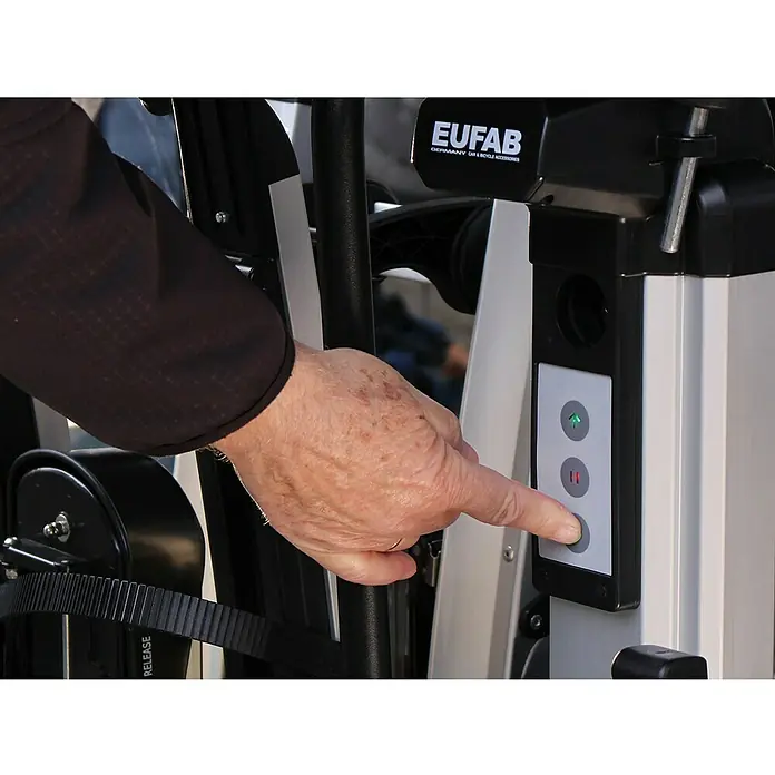 Eufab Fahrradträger Bike Lift - Geeignet für: 2 Fahrräder, Traglast: 60 kg, Passend für: Fahrzeuge mit Anhängerkupplung - Anwendungsbeispiel