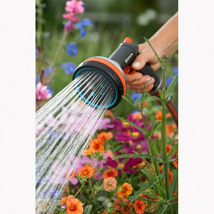 Gardena Premium Multi prskalica - Broj mlaza za raspršivanje: 5, Metal / plastika - Proizvod u upotrebi