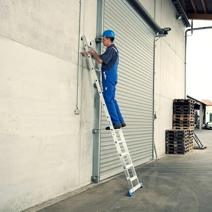 Krause Stabilo Stufen-Anlegeleiter + S - Arbeitshöhe: 4,1 m, Anzahl Tritte: 12 Stufen, Tiefe Stufen: 80 mm, Aluminium - Anwendungsbeispiel