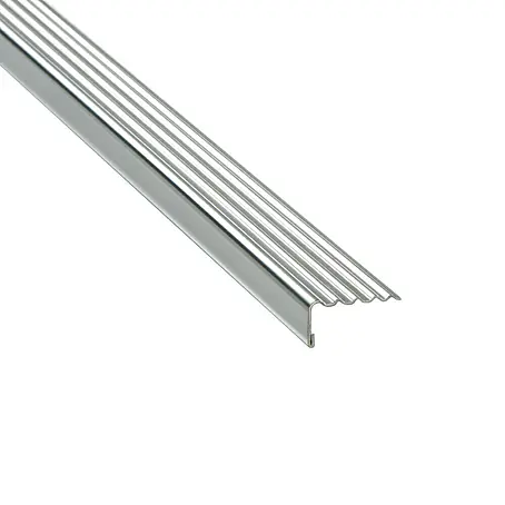 Perfil para escalera autoadhesivo