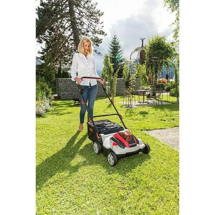 AL-KO Energy Flex Akku-Vertikutierer SF 4036 - Li-Ionen, Ohne Akku, Arbeitsbreite: 36 cm - Anwendungsbeispiel