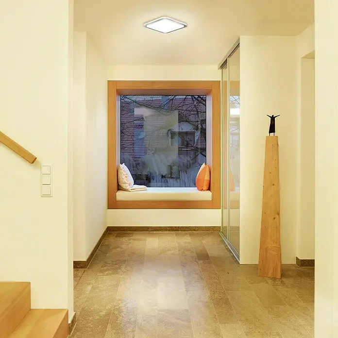 Steinel Sensor-Wand- & Deckenleuchte RS LED D2 V3 - 8,8 W, L x B x H: 30 x 30 x 6,5 cm, Weiß/Silber - Stimmungsaufnahme