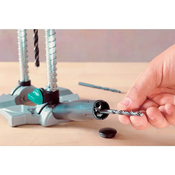 Wolfcraft Soporte de taladro Tec-Mobil - Alojamiento: 43 mm, Basculante hasta ± 45° - Producto en uso
