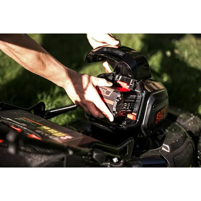 Powerworks Akumulatorska kosilica PC82LM46K5 - 82 V, Širina reza: 46 cm - Proizvod u upotrebi