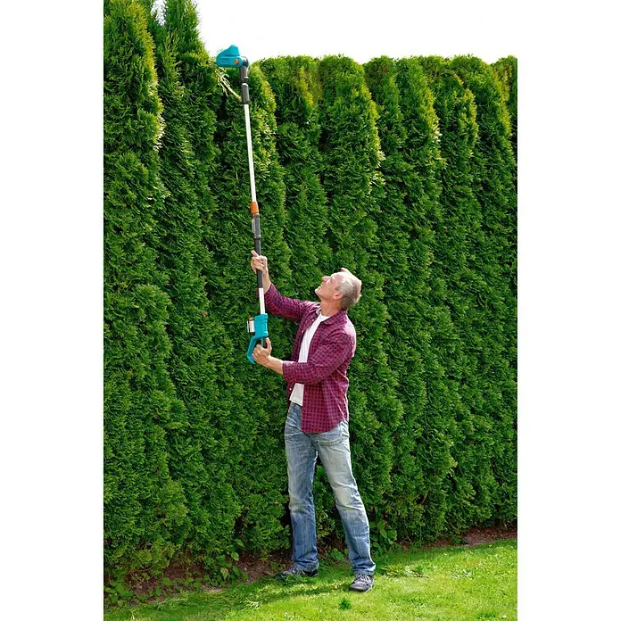 Gardena Teleskopske škare za živicu THS Li-18/42 - 18 V, 2,6 Ah, 1 baterija, Litij-ionska - Proizvod u upotrebi