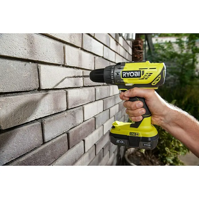 Ryobi ONE+ Akku-Schlagbohrschrauber R18PD3-242S - 18 V, 2 Akkus, 2 Ah - 4 Ah, Leerlaufdrehzahl: 0 U/min - 1.800 U/min - Anwendungsbeispiel