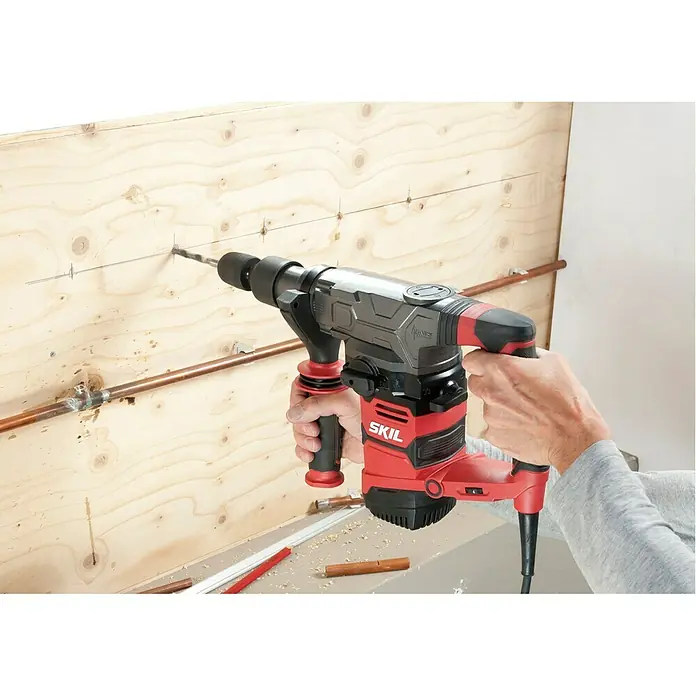 Skil Bohrhammer 1781 GA - 1.500 W, Leerlaufdrehzahl: 100 U/min - 750 U/min, Einzelschlagstärke: 5 J - Anwendungsbeispiel