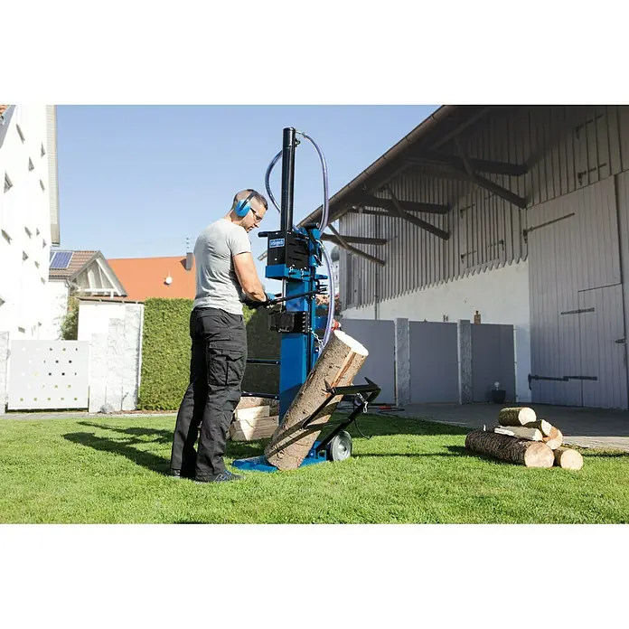 Scheppach Holzspalter HL1300 - Spaltkraft: 12 t, Max. Spaltgutlänge: 106 cm - Anwendungsbeispiel