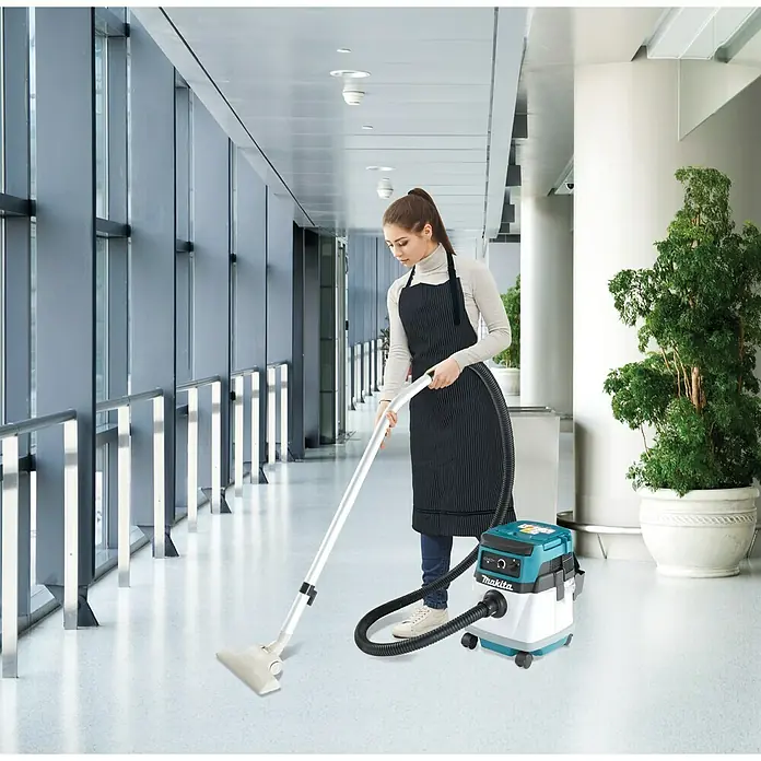 Makita Akku-Nass-Trockensauger DVC150LZ - 36 V, Ohne Akku, Behältervolumen: 15 l, Netz- & akkubetrieben - Anwendungsbeispiel