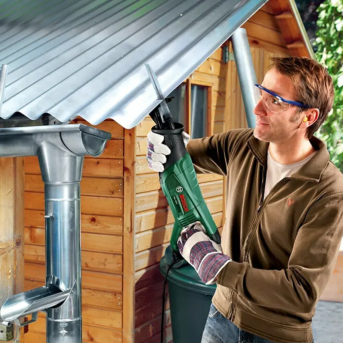 Bosch Säbelsäge PSA 700 E - 710 W, Hublänge: 20 mm, 1 Sägeblatt - Stimmungsaufnahme