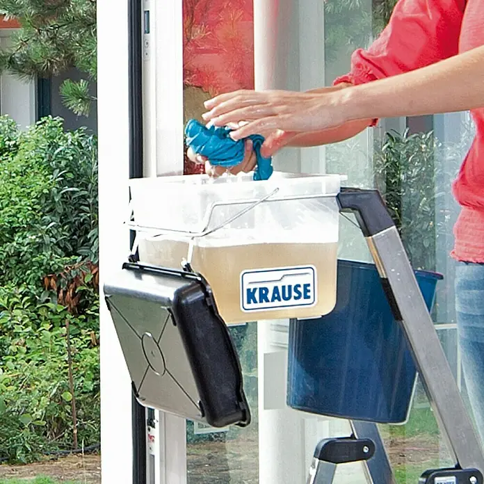 Krause Monto Stufenstehleiter Secury MultiGrip - Arbeitshöhe: 3,25 m, 6 Stufen, Tiefe Stufen: 100 mm, Aluminium - Anwendungsbeispiel
