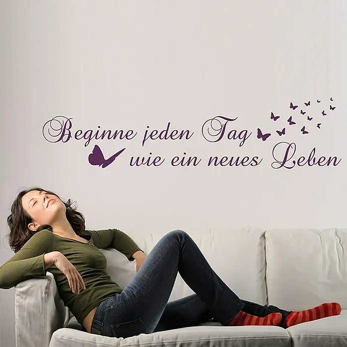 Wandtattoo - Beginne jeden Tag wie …, Aubergine, 118 x 29 cm - Vorderansicht