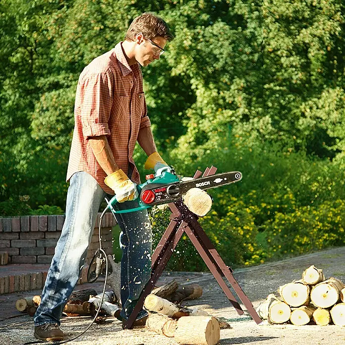 Bosch Električna lančana pila AKE 40 S - S 2. lanca, 1.800 W - Proizvod u upotrebi
