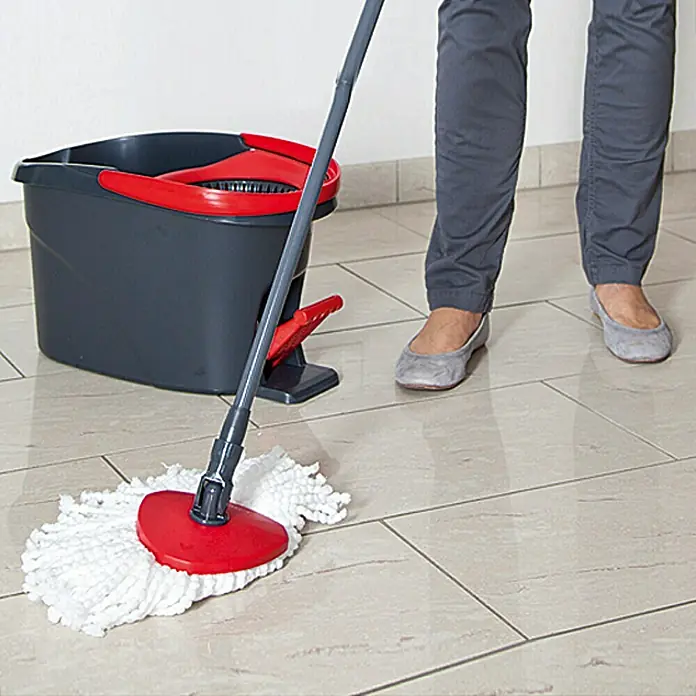 Vileda Easy Wring+Clean Wischmop-Set - Mikrofaser, 4 -tlg. - Anwendungsbeispiel