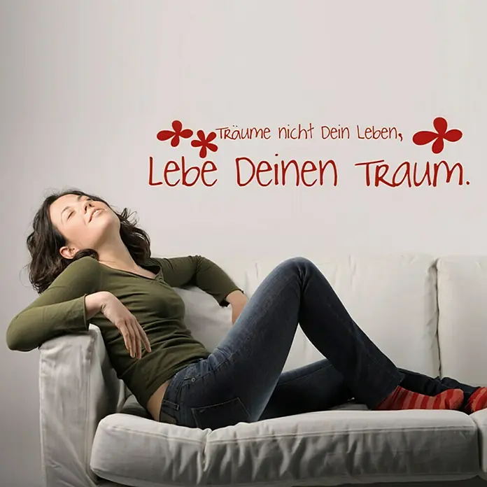 Wandtattoo - Träume nicht dein Leben …, Rubin-Rot, 118 x 26 cm - Vorderansicht
