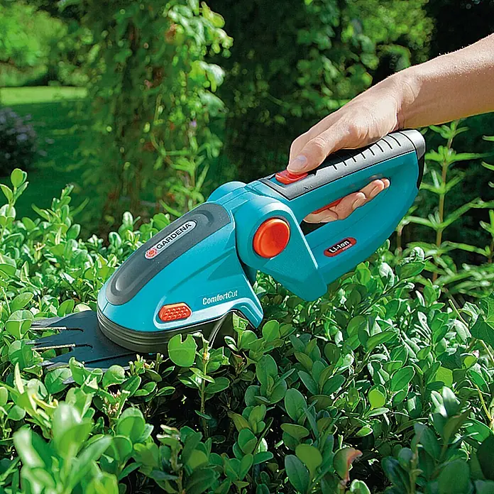Gardena ComfortCut Akumulatorske škare za travu - 7,2 V, Litij-ionska, 1,5 Ah, 1 baterija, Širina noža: 8 cm, Vrijeme rada akumulatora: 90 min - Proizvod u upotrebi