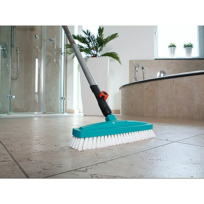 Gardena Combisystem Četka za čišćenje - Radna širina: 30 cm, Materijal alata: Plastika - Proizvod u upotrebi