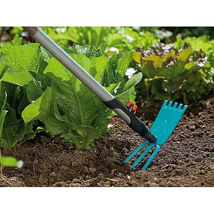 Gardena Combisystem Vrtna motika - Radna širina: 9 cm, Broj zubaca: 3, Čelik - Proizvod u upotrebi