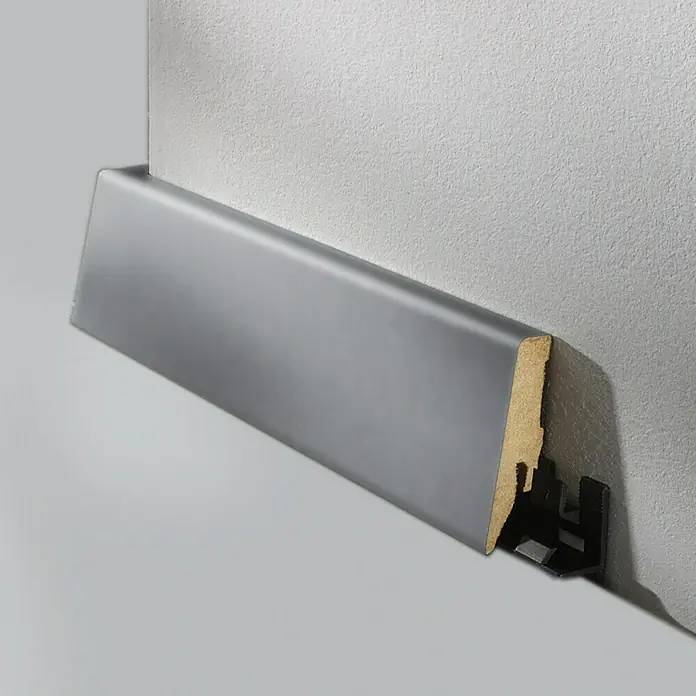 LOGOCLIC Sockelleiste Aluminium - 2,6 m x 19 mm x 58 mm, Gerade - Detailaufnahme