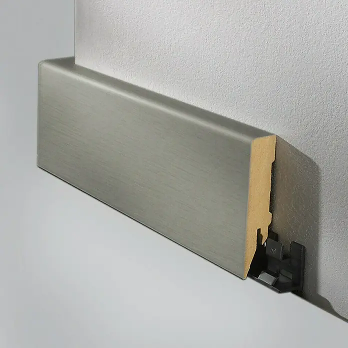 LOGOCLIC Sockelleiste Champagner - 2,6 m x 80 mm x 18 mm, Gerade - Detailaufnahme