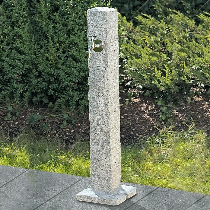 Wasserzapfstelle Natura - Granitfarben, Höhe: 98 cm - Stimmungsaufnahme