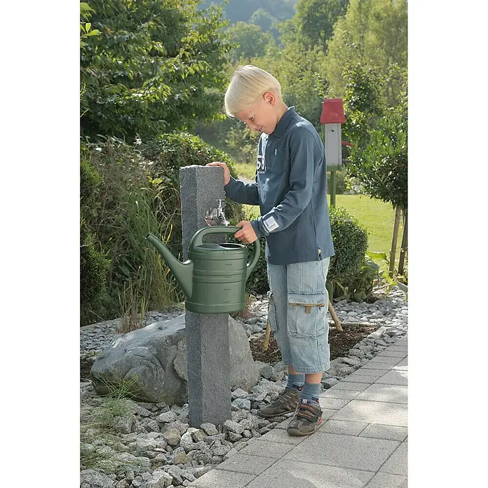 Wasserzapfstelle Natura - Black Granitfarben, Höhe: 98 cm - Stimmungsaufnahme