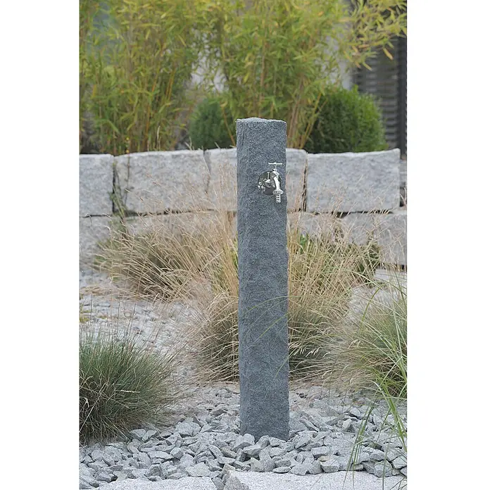 Wasserzapfstelle Natura - Black Granitfarben, Höhe: 98 cm - Stimmungsaufnahme