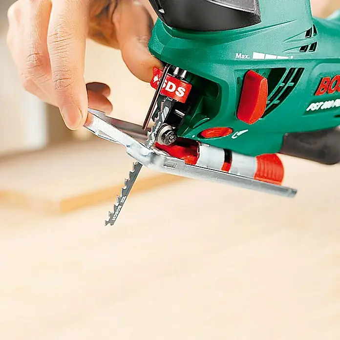 Bosch Sierra de calar PST 800 PEL - 530 W, 500 carreras/min. - 3.000 carreras/min., Número de niveles de elevación del péndulo: 4 ud. - Primer plano