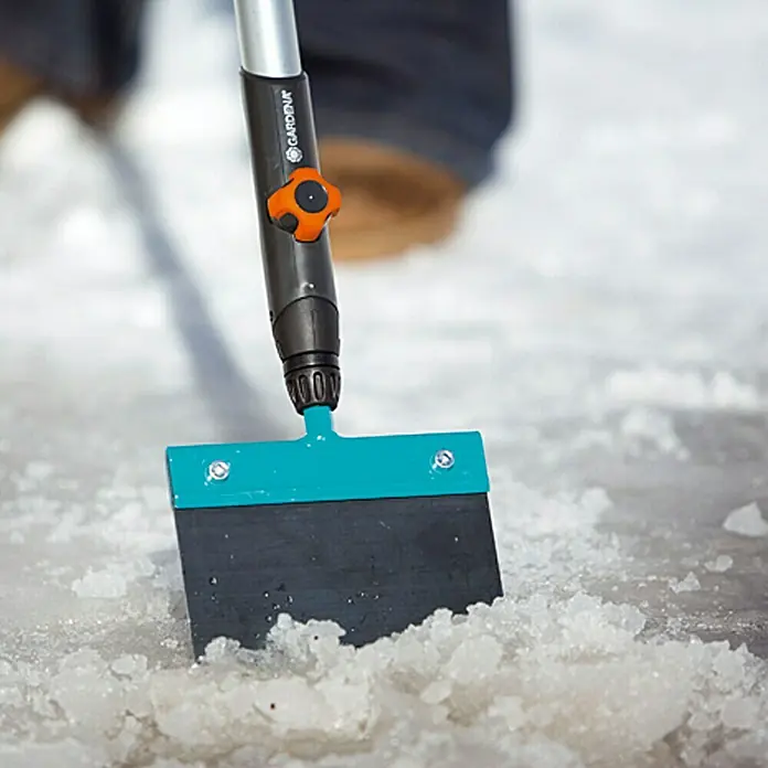Gardena Combisystem Strugač - Širina: 15 cm, Materijal alata: Aluminij - Proizvod u upotrebi