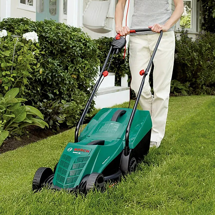 Bosch Rotak Elektro-Rasenmäher 32 - 1.200 W, Schnittbreite: 32 cm - Anwendungsbeispiel