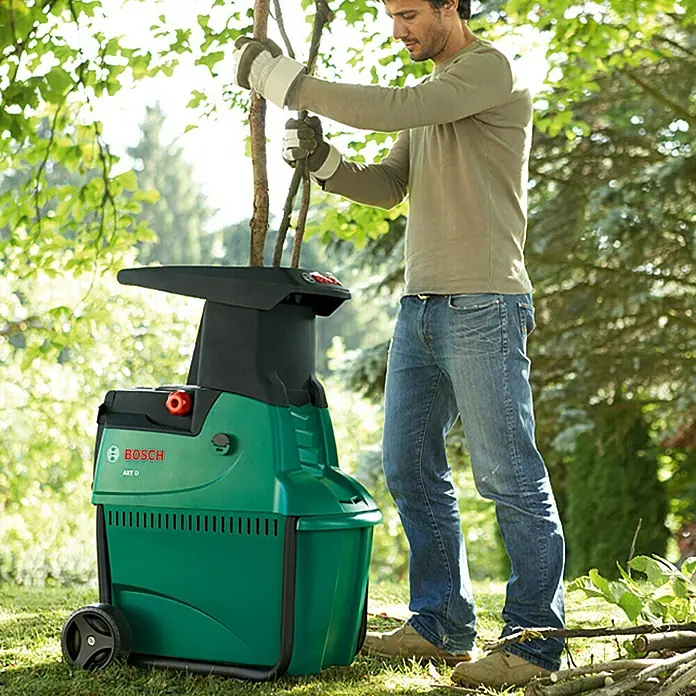 Bosch Električni stroj za usitnjavanje AXT 25 D - 2.500 W, Maksimalan promjer grane: 4 cm - Proizvod u upotrebi