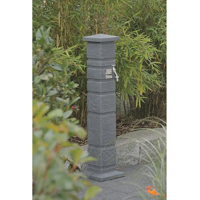 Wasserzapfstelle Romana - Black Granitfarben, Höhe: 110 cm, Ausstattung: Wasserhahn - Stimmungsaufnahme
