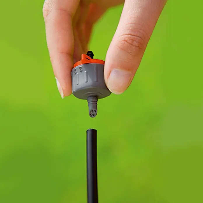 Gardena Micro-Drip Završna glava crijeva za vodu s regulatorom - 5 Kom., Maksimalni protok vode: 8 l/h - Proizvod u upotrebi