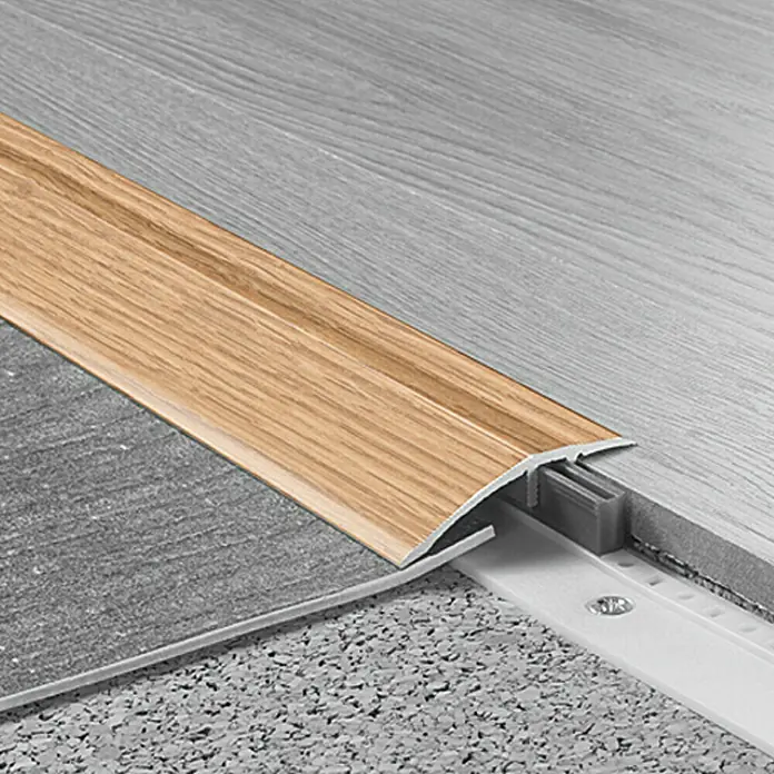 LOGOCLIC Prijelazna ukrasna lajsna - Svijetli hrast, 0,9 m x 44 mm, Vrsta montaže: Uticanje - Živopisni prikaz