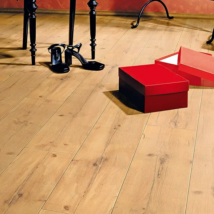 Kawasakie Laminat Pinija - 1.285 x 192 x 8 mm, Rustikalni pod