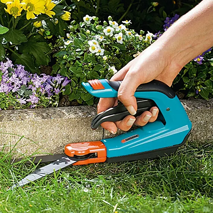 Gardena Comfort Grasschere - Antihaftbeschichtet, Ergonomisch - Anwendungsbeispiel