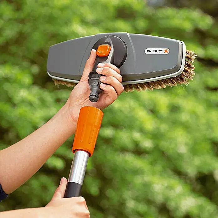 Gardena Cleansystem Četka za pranje - Četka okretna za 360°, Materijal čekinja: PET - Proizvod u upotrebi