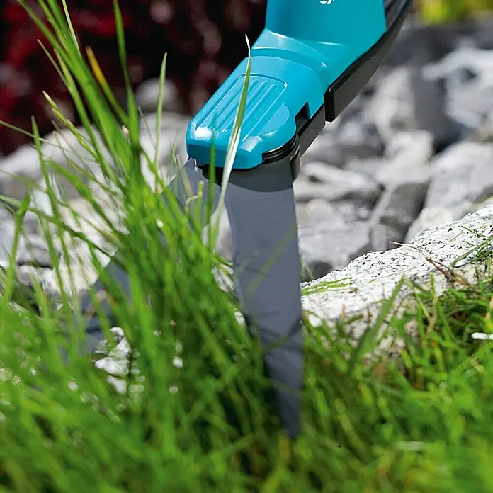 Gardena Comfort Grasschere - Material Klinge: Geschliffene Schneide, Antihaftbeschichtet - Anwendungsbeispiel