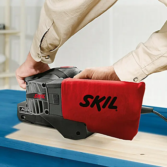 Skil Tračna brusilica 1210 AA - 650 W, Dimenzije brusne trake: 76 x 457 mm - Proizvod u upotrebi