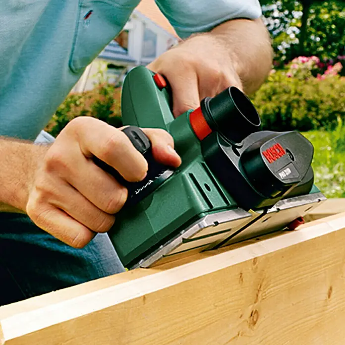 Bosch Handhobel PHO 3100 - 750 W, Hobeltiefe: 0 mm - 3,1 mm, 16.500 U/min - Anwendungsbeispiel