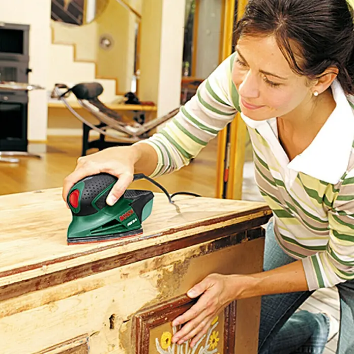 Bosch Easy Multilijadora PSM 80 A - 80 W, 22.000 r.p.m. - Producto en uso