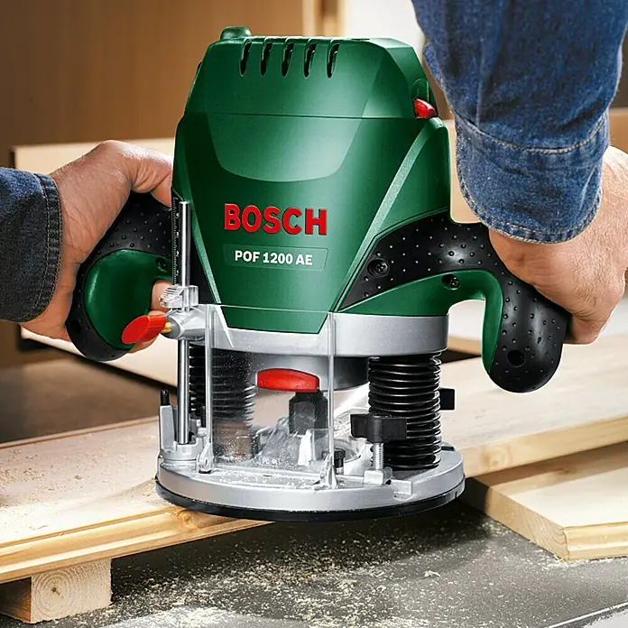 Bosch Gornja glodalica POF 1200 AE - 1.200 W, 55 mm - Proizvod u upotrebi