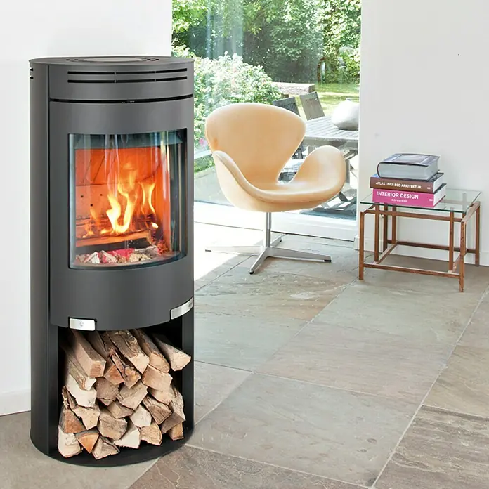 Aduro Kaminofen 1-4 - 6 kW, Raumheizvermögen: 334 m³, Mit Holzfach, Schwarz - Stimmungsaufnahme