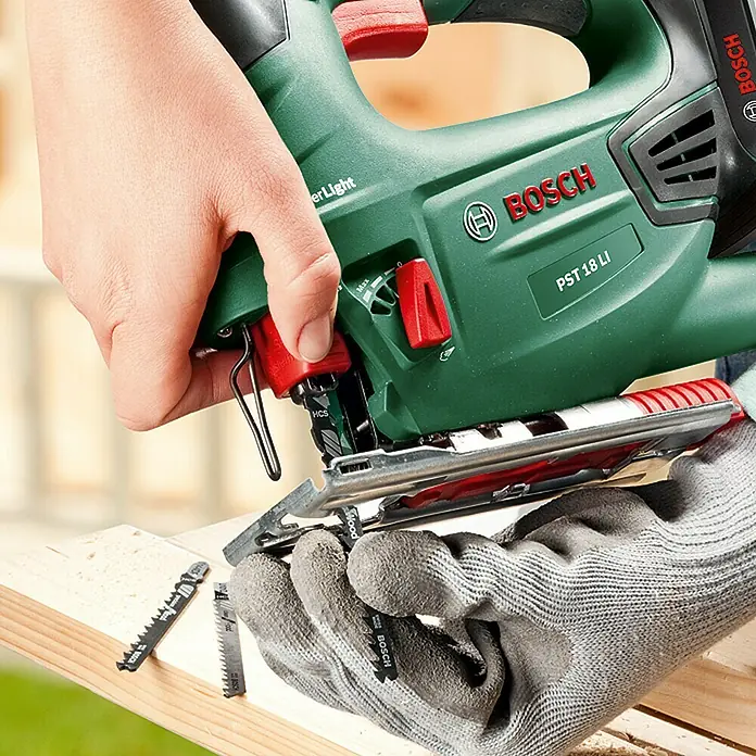 Bosch 18 V Power for All Akku-Stichsäge PST 18 LI - 18 V, Li-Ionen, 2,5 Ah, 1 Akku, Leerlaufhubzahl: 0 - 2.400 Hübe/min - Detailaufnahme